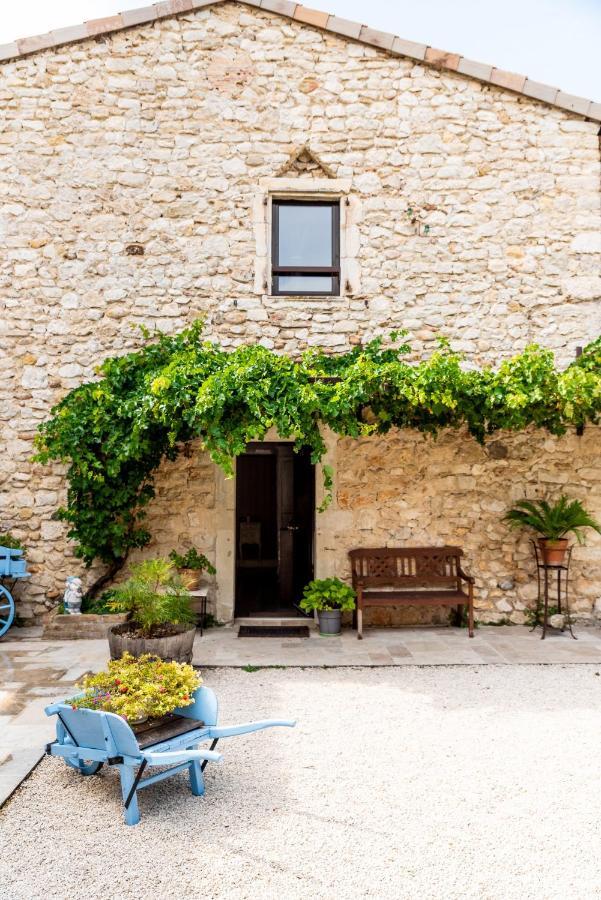 Hotel Le Tresor Des Templiers Malataverne Exterior foto